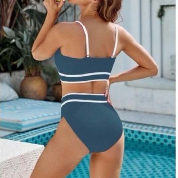 Sporty Ribbed Bikini Set - Picture 3 of 8